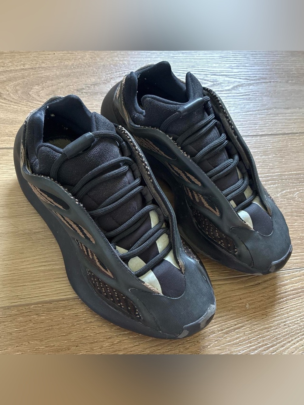 Adidas Yeezy 700 V3 Clay Brown